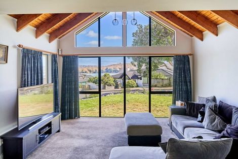 Photo of property in 22 The Crowsnest, Whitby, Porirua, 5024