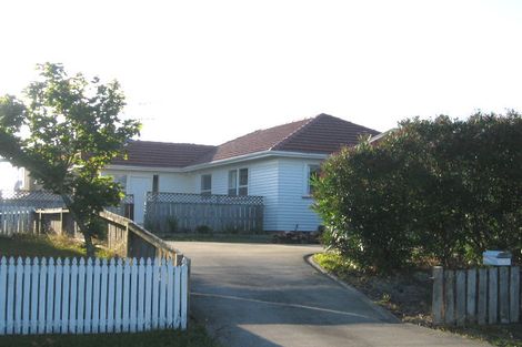Photo of property in 2/13 Merton Avenue, Glenfield, Auckland, 0627