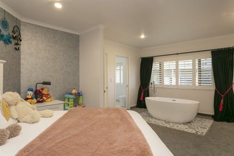 Photo of property in 53 Chesham Avenue, Waipahihi, Taupo, 3330
