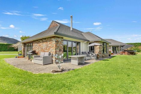 Photo of property in 27 Pohutukawa Drive, Levin, 5571