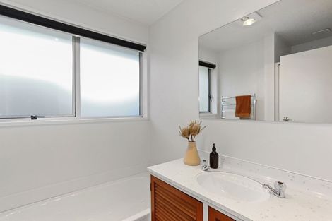 Photo of property in 16 Oakfield Street, Burnside, Christchurch, 8053