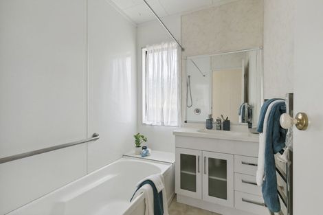 Photo of property in 2 Stockden Place, Karori, Wellington, 6012