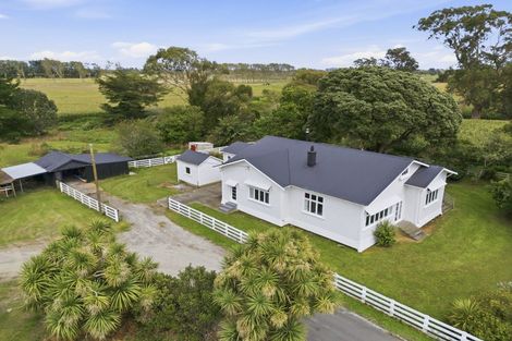 Photo of property in 225 Kuku Beach Road, Kuku, Levin, 5570
