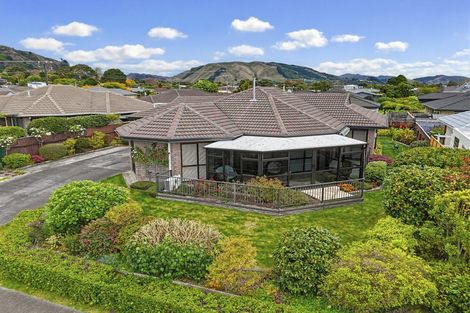 Photo of property in 4 Cranbrook Grove, Waikanae, 5036
