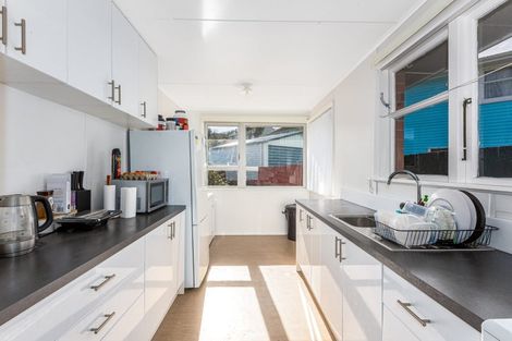 Photo of property in 28 Durham Street, Cannons Creek, Porirua, 5024