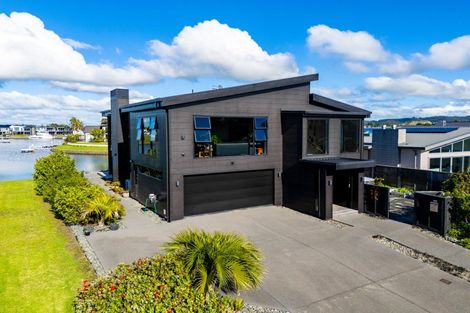 Photo of property in 25 Waitemata Drive, One Tree Point, 0118