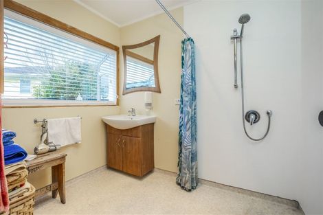 Photo of property in 10 Helms Place, Manurewa, Auckland, 2102