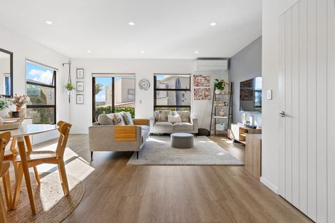 Photo of property in 18/40 Scarlet Oak Drive, Schnapper Rock, Auckland, 0632