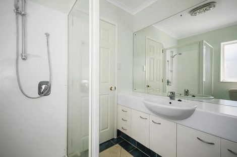 Photo of property in 4 Delmont Close, East Tamaki Heights, Auckland, 2016