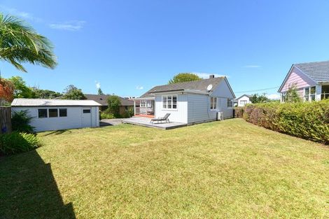 Photo of property in 11 Hill Crescent, New Lynn, Auckland, 0600