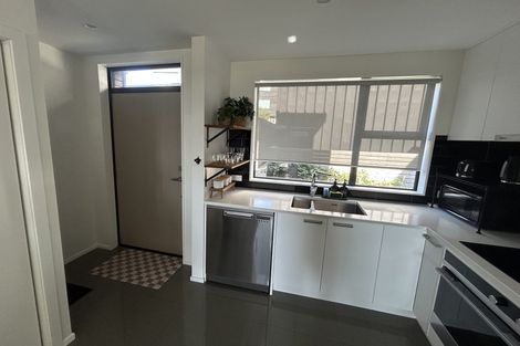 Photo of property in 5/15 Chivalry Road, Glenfield, Auckland, 0629