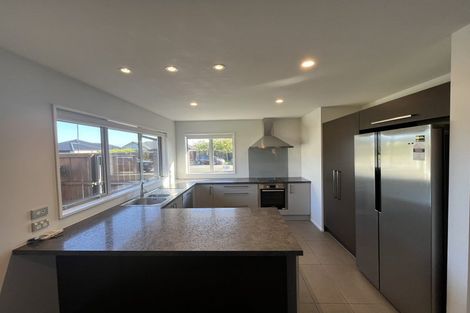 Photo of property in 11 Oakdene Place, Halswell, Christchurch, 8025