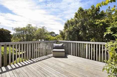 Photo of property in 22 Ranui Crescent, Khandallah, Wellington, 6035