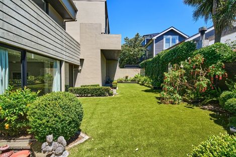 Photo of property in Highwic, 32u5 Hobson Street, Thorndon, Wellington, 6011