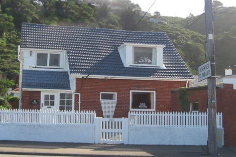 Photo of property in 232 Queens Drive, Lyall Bay, Wellington, 6022