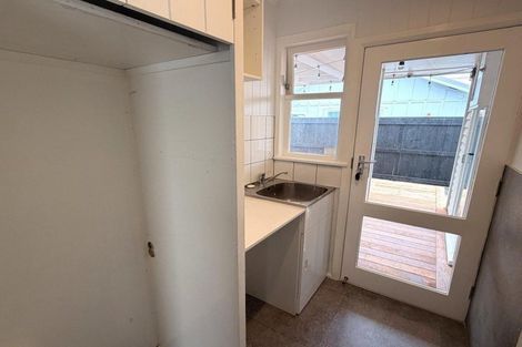Photo of property in 19 Bond Street, Hokowhitu, Palmerston North, 4410
