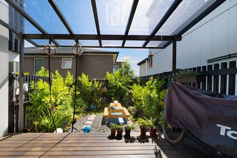 Photo of property in 2/11 Scanlen Terrace, Kelston, Auckland, 0602
