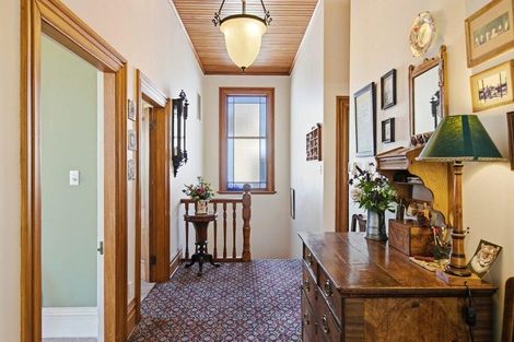 Photo of property in 12 Fairview Crescent, Kelburn, Wellington, 6012