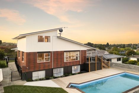 Photo of property in 13 Russleigh Drive, Dinsdale, Hamilton, 3204