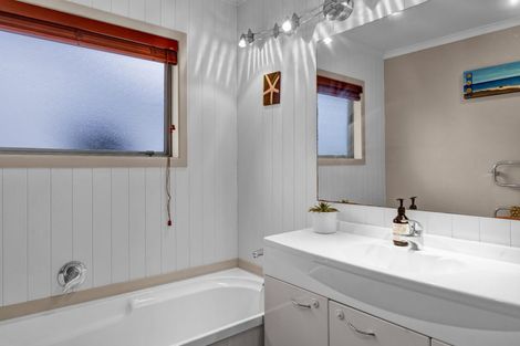 Photo of property in 13 Craig Street, Stratford, 4332