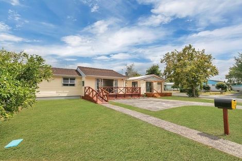 Photo of property in 4 Pukeroa Place, Papakura, 2110