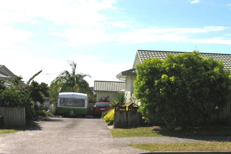Photo of property in 1/13 Goldfinch Rise, Unsworth Heights, Auckland, 0632