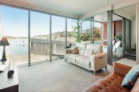 Photo of property in Patent 326 Apartments, 404s/326 Evans Bay Parade, Hataitai, Wellington, 6021