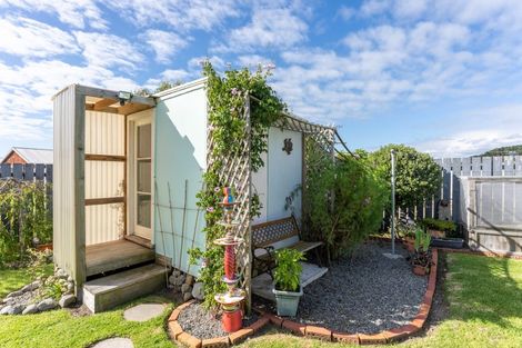 Photo of property in 15 Colenso Place, Otaki Beach, Otaki, 5512