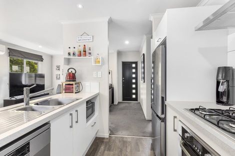 Photo of property in 16u7 Black Rock Road, Newlands, Wellington, 6037