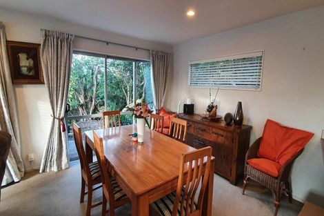 Photo of property in 21 Springwater Vale, Unsworth Heights, Auckland, 0632