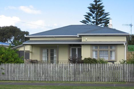 Photo of property in 6 Titoki Street, Castlecliff, Whanganui, 4501