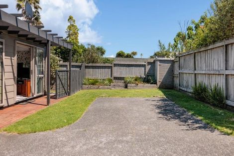 Photo of property in 128b Karewa Parade, Papamoa Beach, Papamoa, 3118
