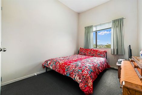 Photo of property in 28/3 Hulme Place, Henderson, Auckland, 0612