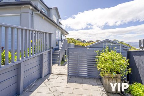 Photo of property in 3 Forbes Lane, Newlands, Wellington, 6037
