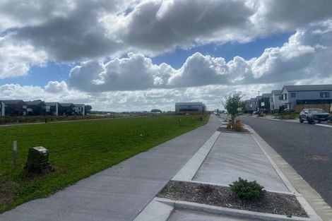 Photo of property in 2 Kuaha Road, Massey, Auckland, 0614