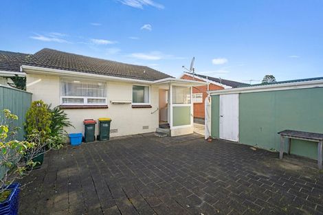 Photo of property in 15-16 Amberley Grove, Hutt Central, Lower Hutt, 5010