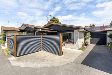 Photo of property in 2/2 Church Road, Taradale, Napier, 4112