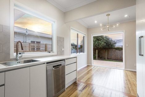 Photo of property in 2/55 Aramoana Avenue, Devonport, Auckland, 0624