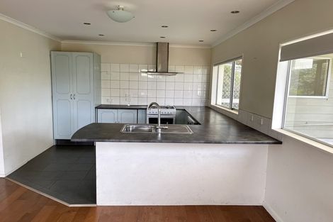 Photo of property in 28 Kiteroa Terrace, Rothesay Bay, Auckland, 0630