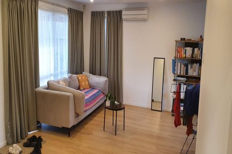 Photo of property in 16 Kemp Road, Massey, Auckland, 0614