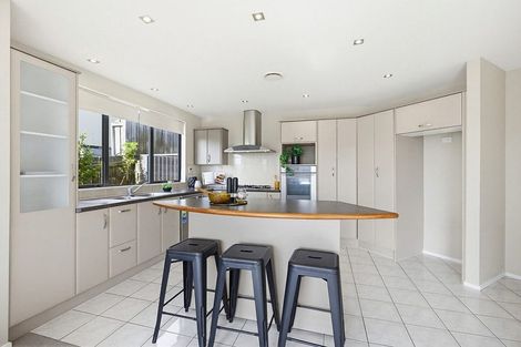 Photo of property in 17 Landsdowne Terrace, Karori, Wellington, 6012