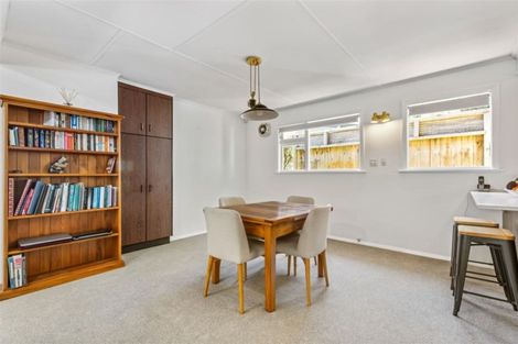 Photo of property in 6 Royston Way, Newlands, Wellington, 6037