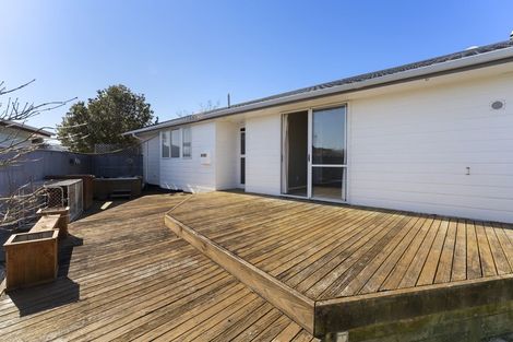 Photo of property in 20 Peppertree Glade, Kelvin Grove, Palmerston North, 4414