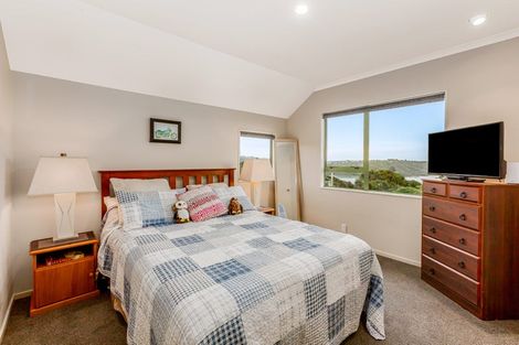 Photo of property in 10 Glengavel Grove, Papakowhai, Porirua, 5024