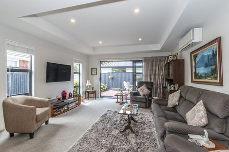 Photo of property in 2/5 Hadlow Place, Burnside, Christchurch, 8041