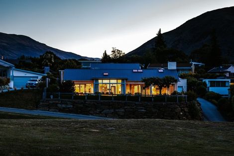 Photo of property in 19 Faulks Terrace, Wanaka, 9305