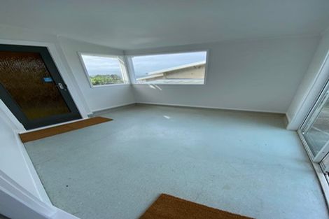 Photo of property in 1 Flint Way, Northland, Wellington, 6012