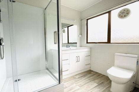 Photo of property in 24 The Esplanade, Eastern Beach, Auckland, 2012