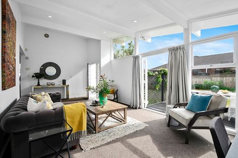 Photo of property in 27 Wallace Road, Mangere Bridge, Auckland, 2022