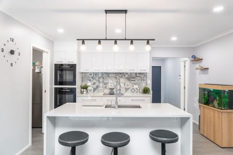 Photo of property in 43 Forest Road, Pinehaven, Upper Hutt, 5019